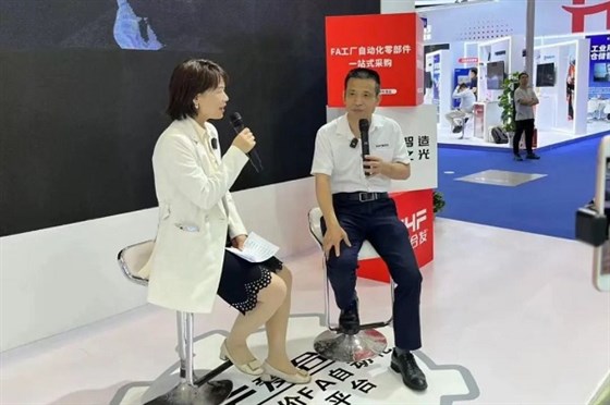 現(xiàn)場(chǎng)直播，暢談發(fā)展